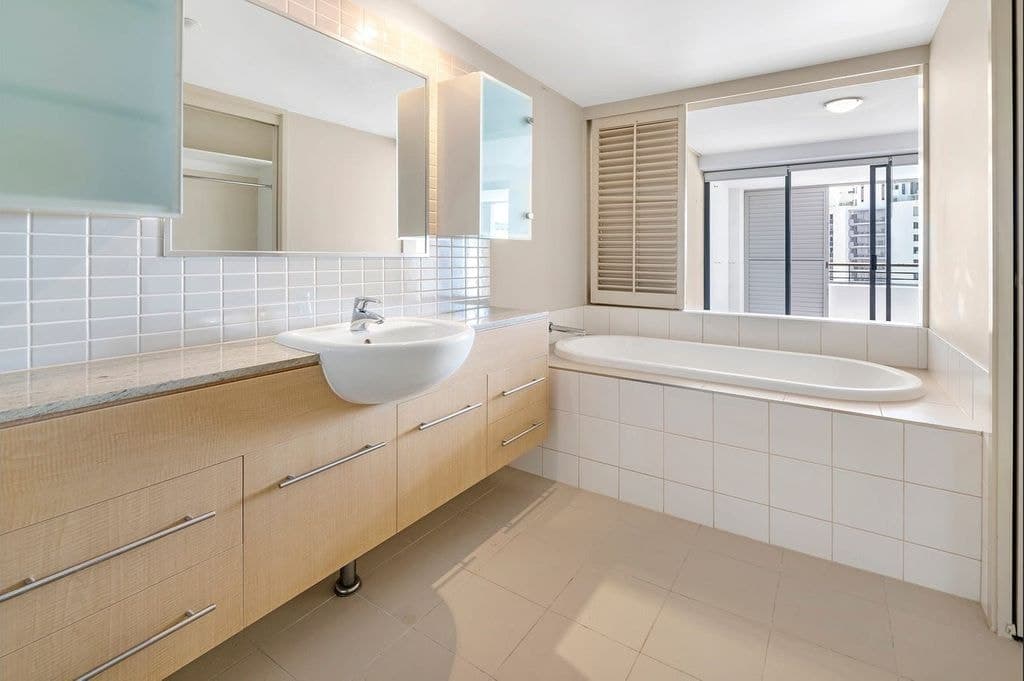 121/105 Scarborough Street, Southport - Thumbnail 5