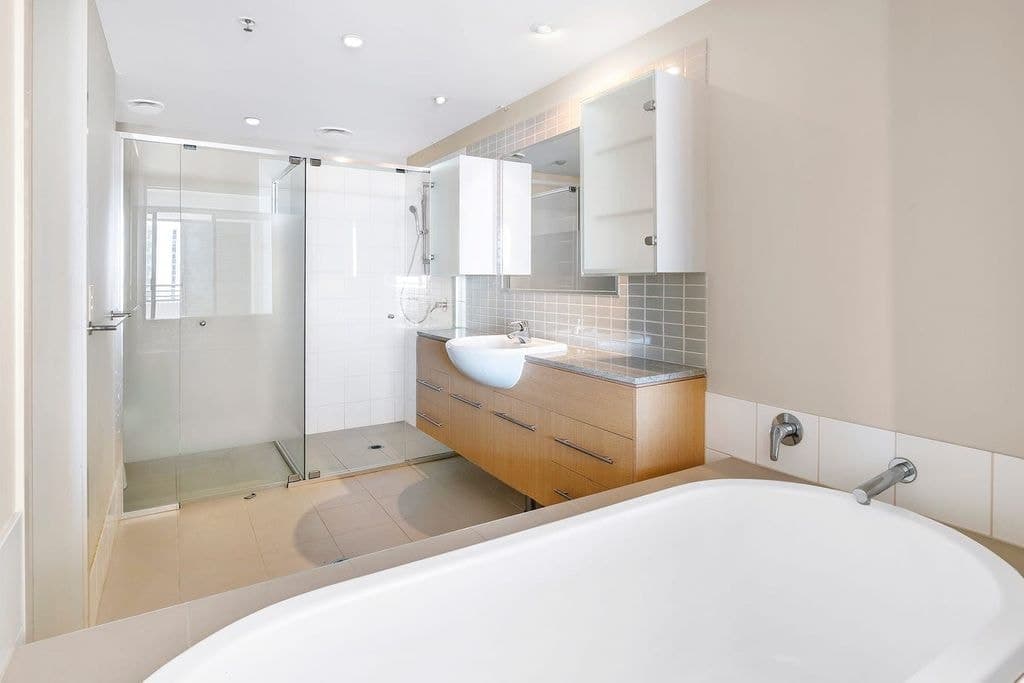 121/105 Scarborough Street, Southport - Thumbnail 8