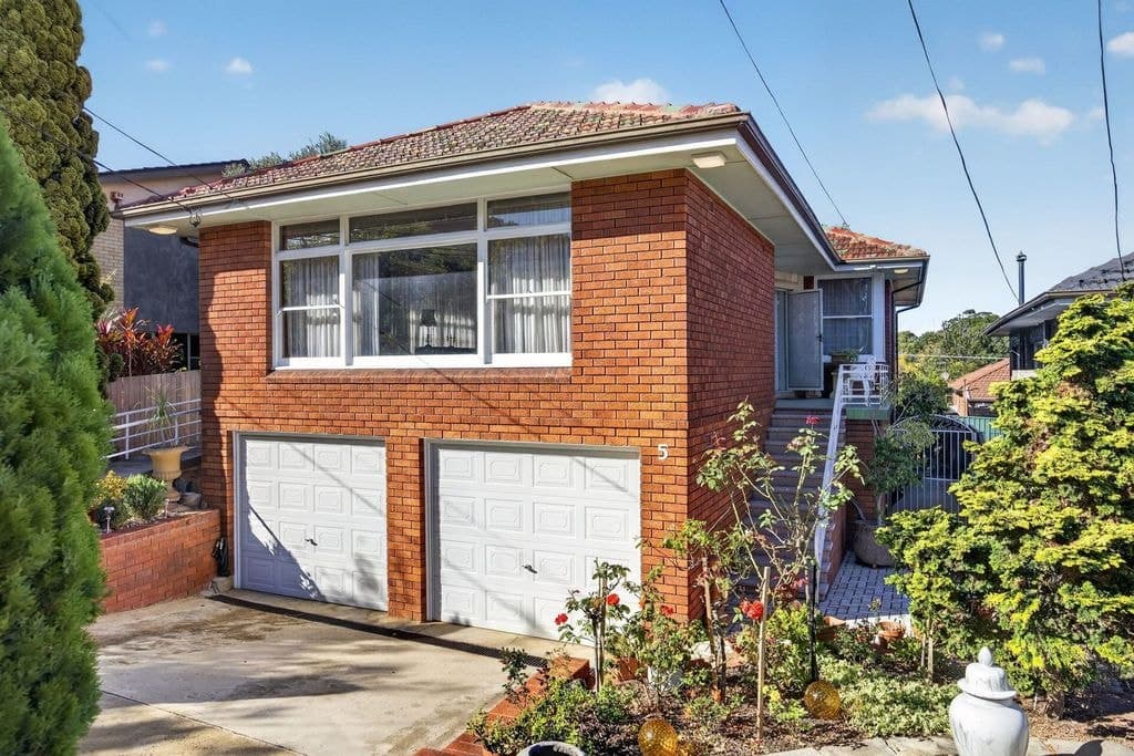 5 Rainbow Crescent, Kingsgrove - Image 1