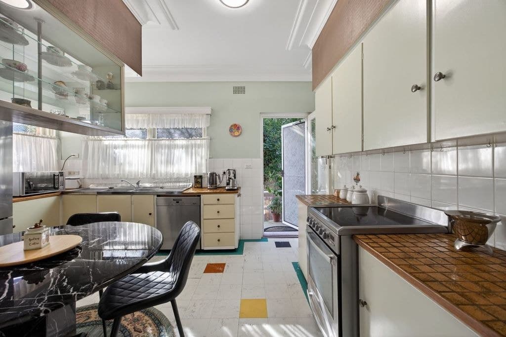 5 Rainbow Crescent, Kingsgrove - Thumbnail 8