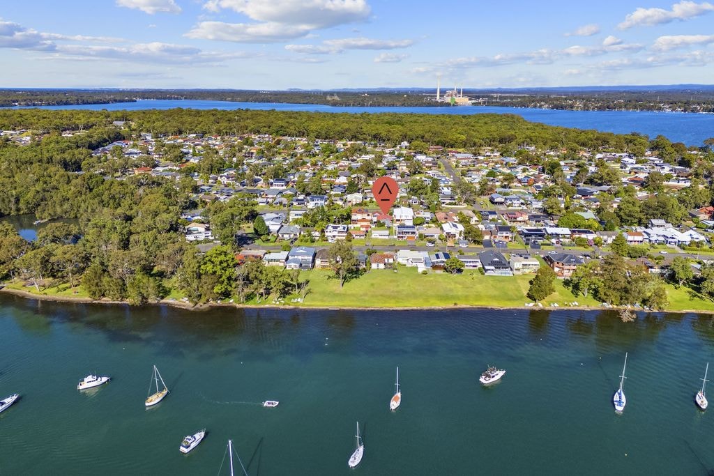 51 Cams Boulevard, Summerland Point - Thumbnail 2