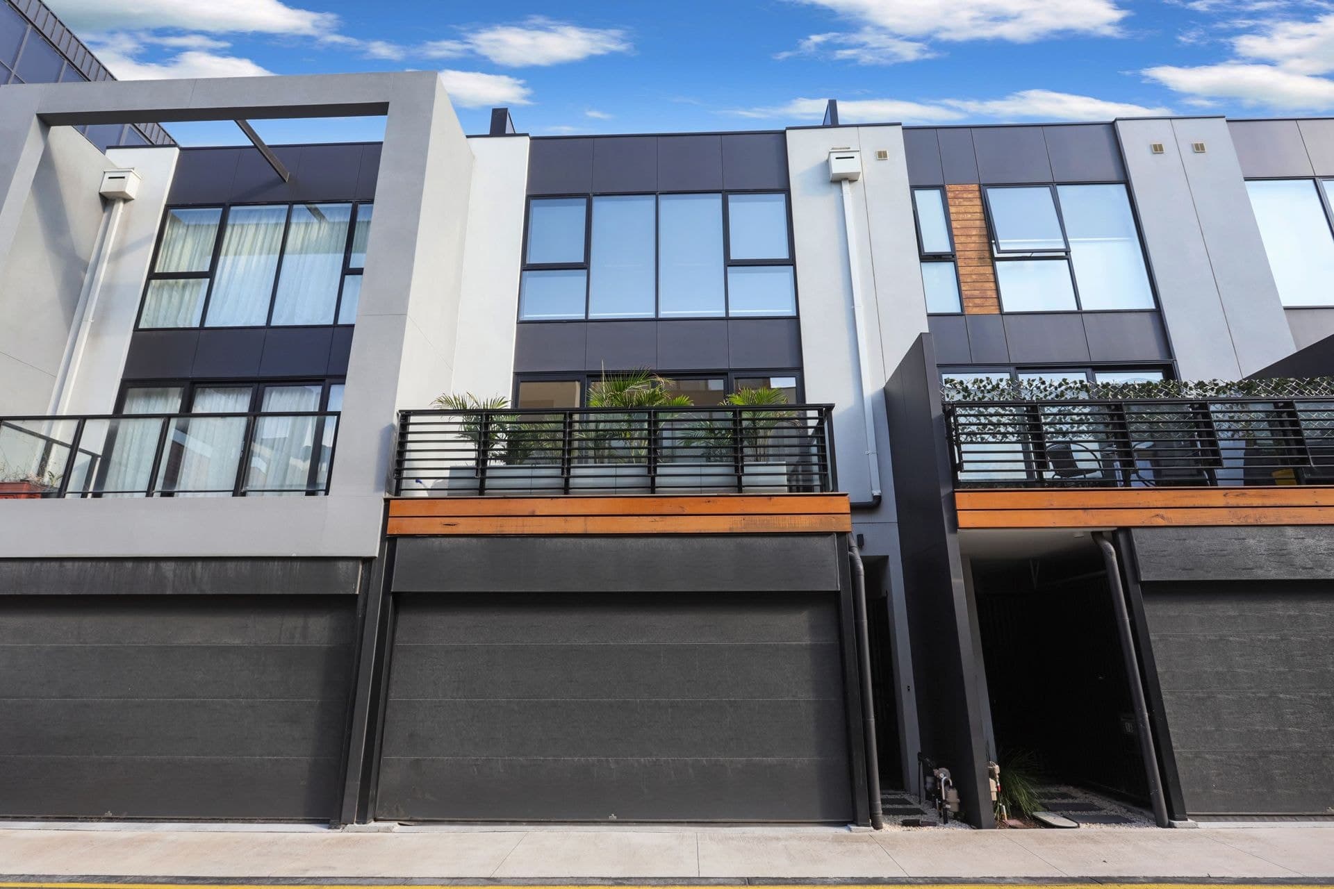 18 Tomkins Road Port Melbourne VIC, Port Melbourne - Thumbnail 2