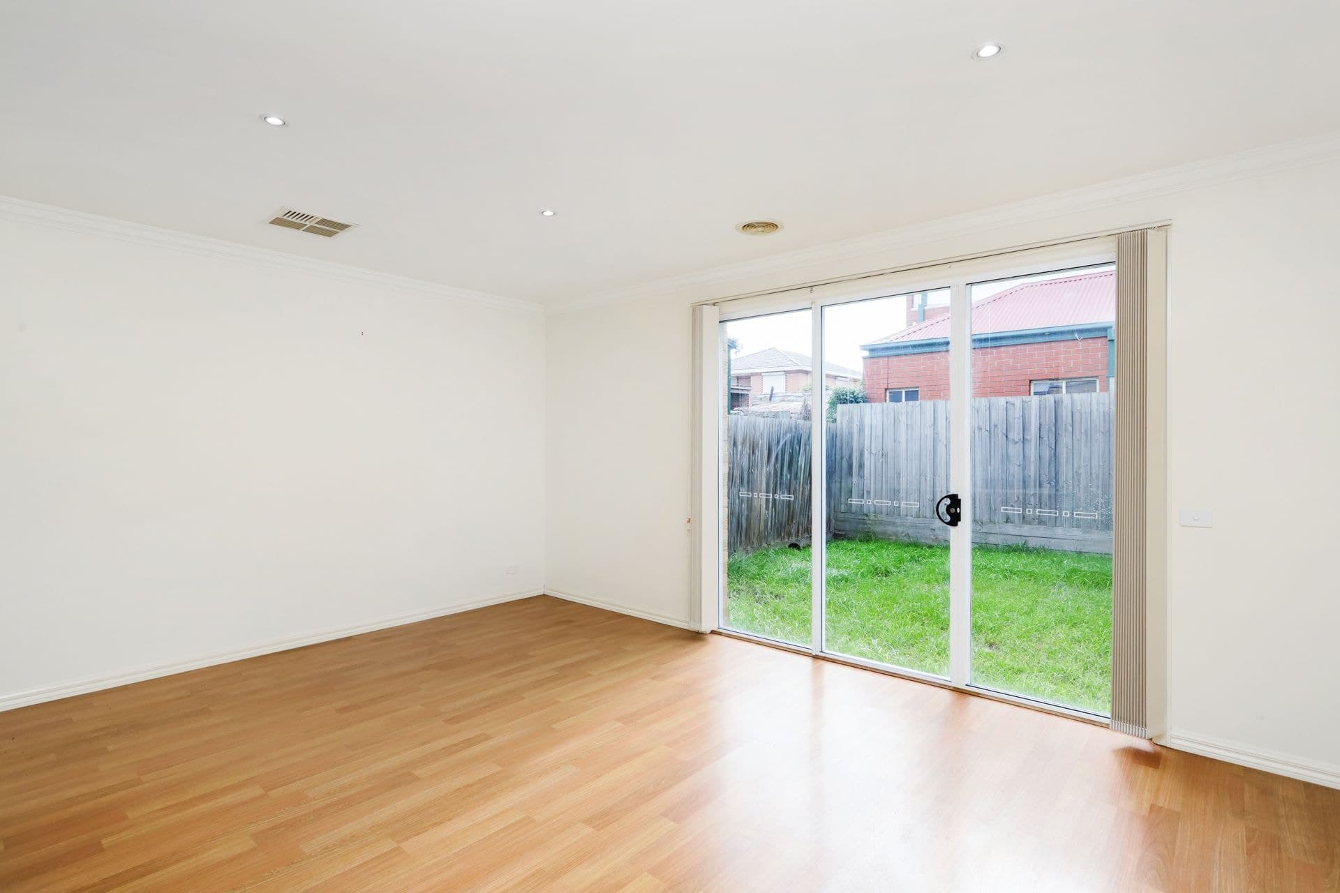 2/4 Clarendon Parade West Footscray VIC, West Footscray - Thumbnail 3