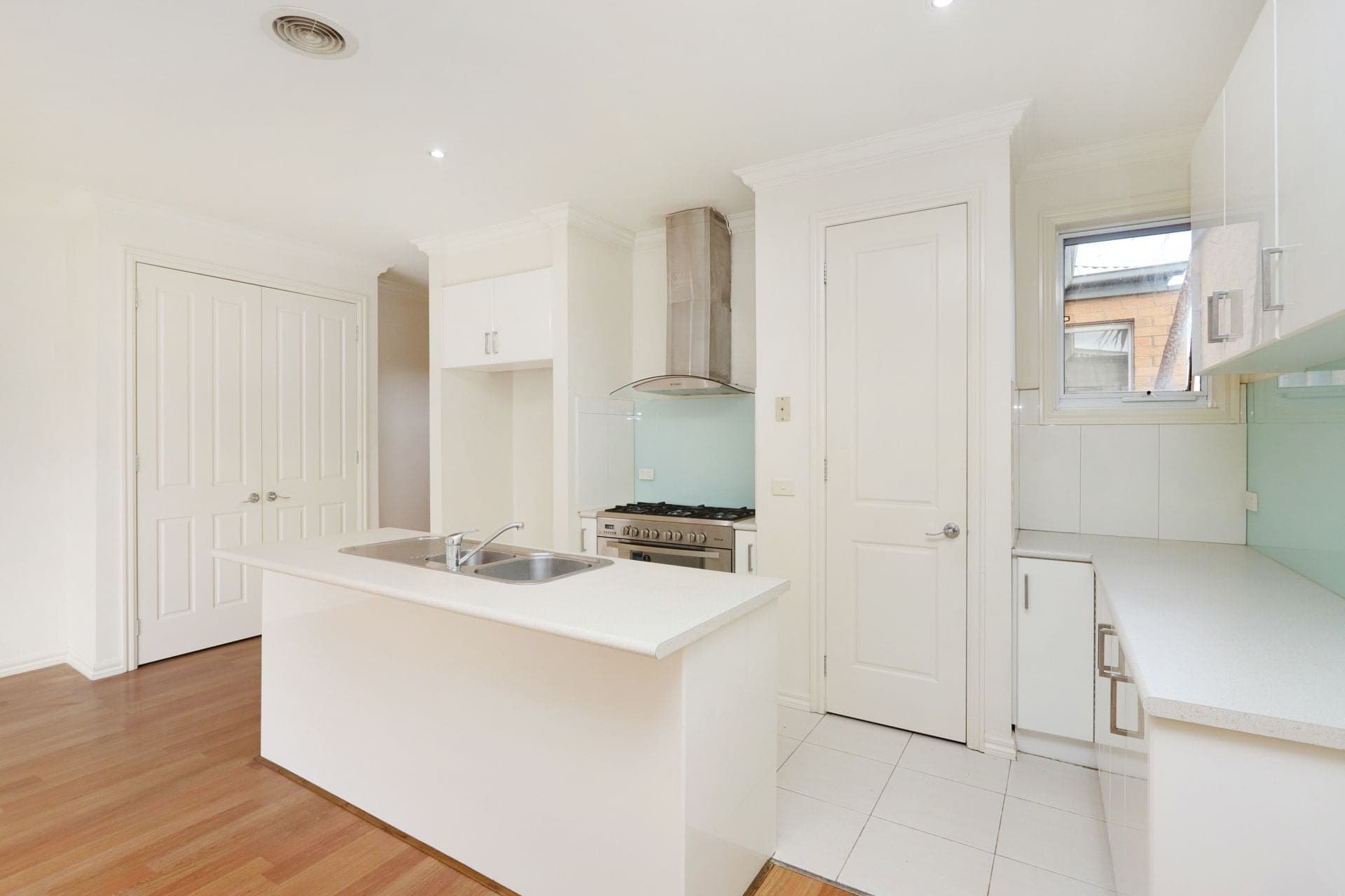 2/4 Clarendon Parade West Footscray VIC, West Footscray - Thumbnail 4