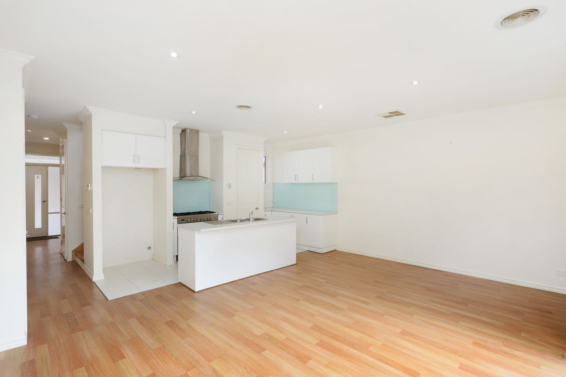2/4 Clarendon Parade West Footscray VIC, West Footscray - Thumbnail 5