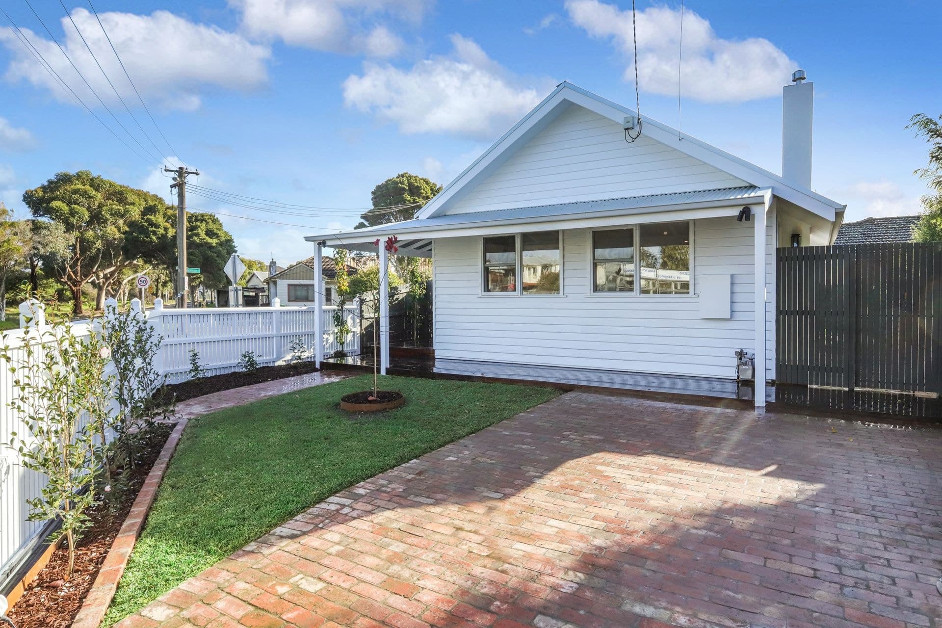 12 Montgomery Crescent, Spotswood, Spotswood - Thumbnail 2