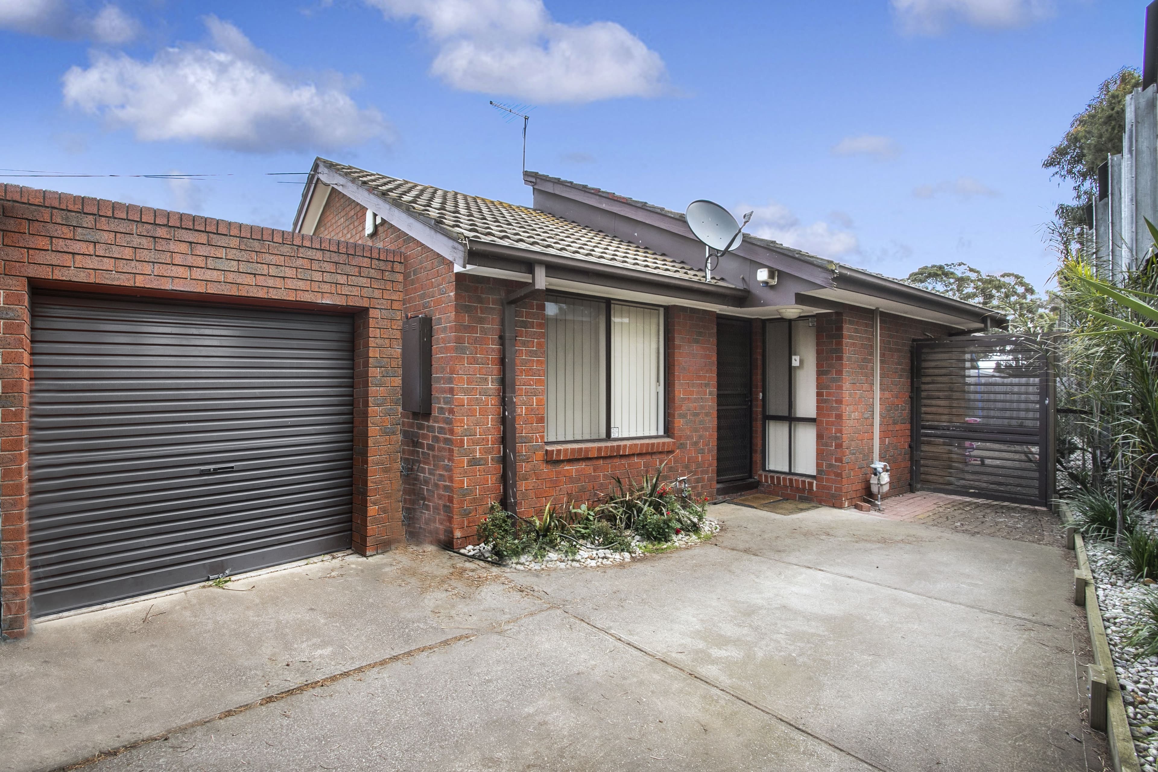 2/9 Strezlecki Grove South Altona Meadows VIC, Altona Meadows - Image 1