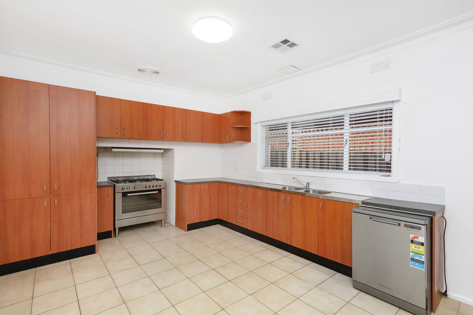 24 Castle Street Yarraville VIC, Yarraville - Thumbnail 3