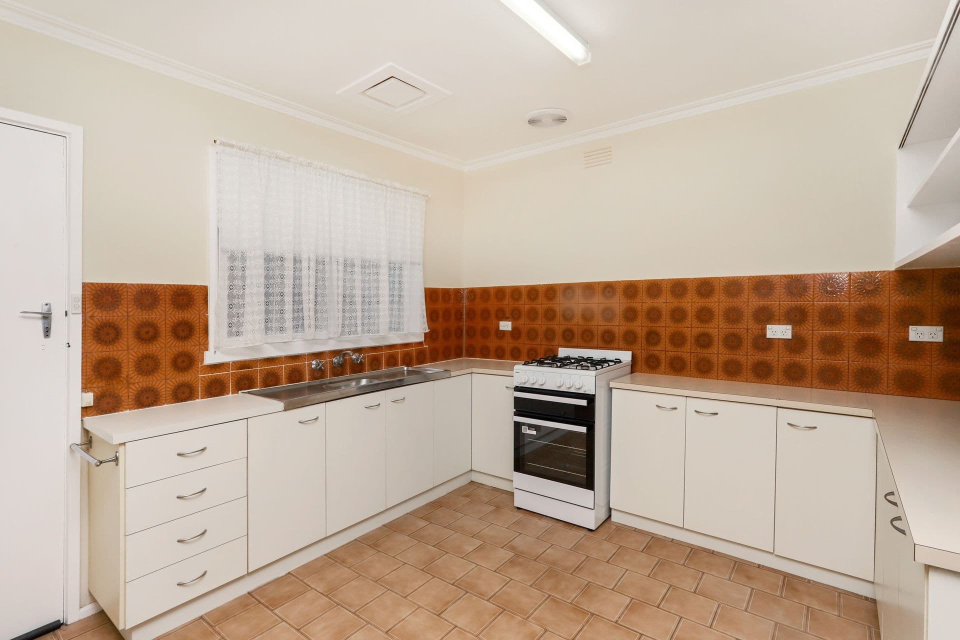 2/184 Mason Street Newport VIC, Newport - Thumbnail 4