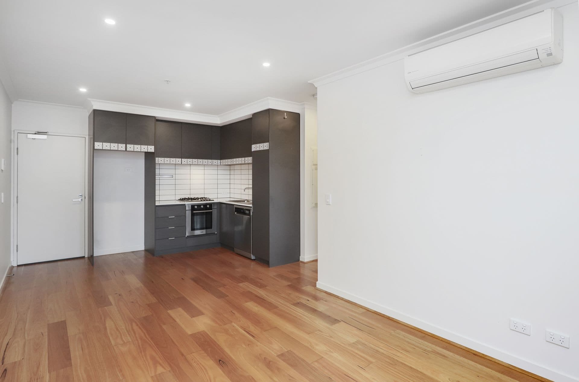 206/26 Beaurepaire Parade Footscray VIC, Footscray - Thumbnail 3
