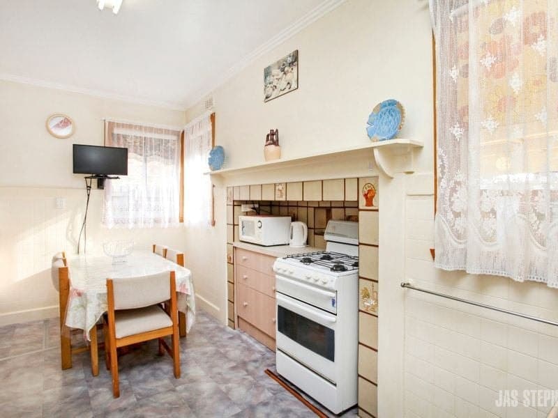 246 Essex Street WEST FOOTSCRAY VIC, West Footscray - Thumbnail 6
