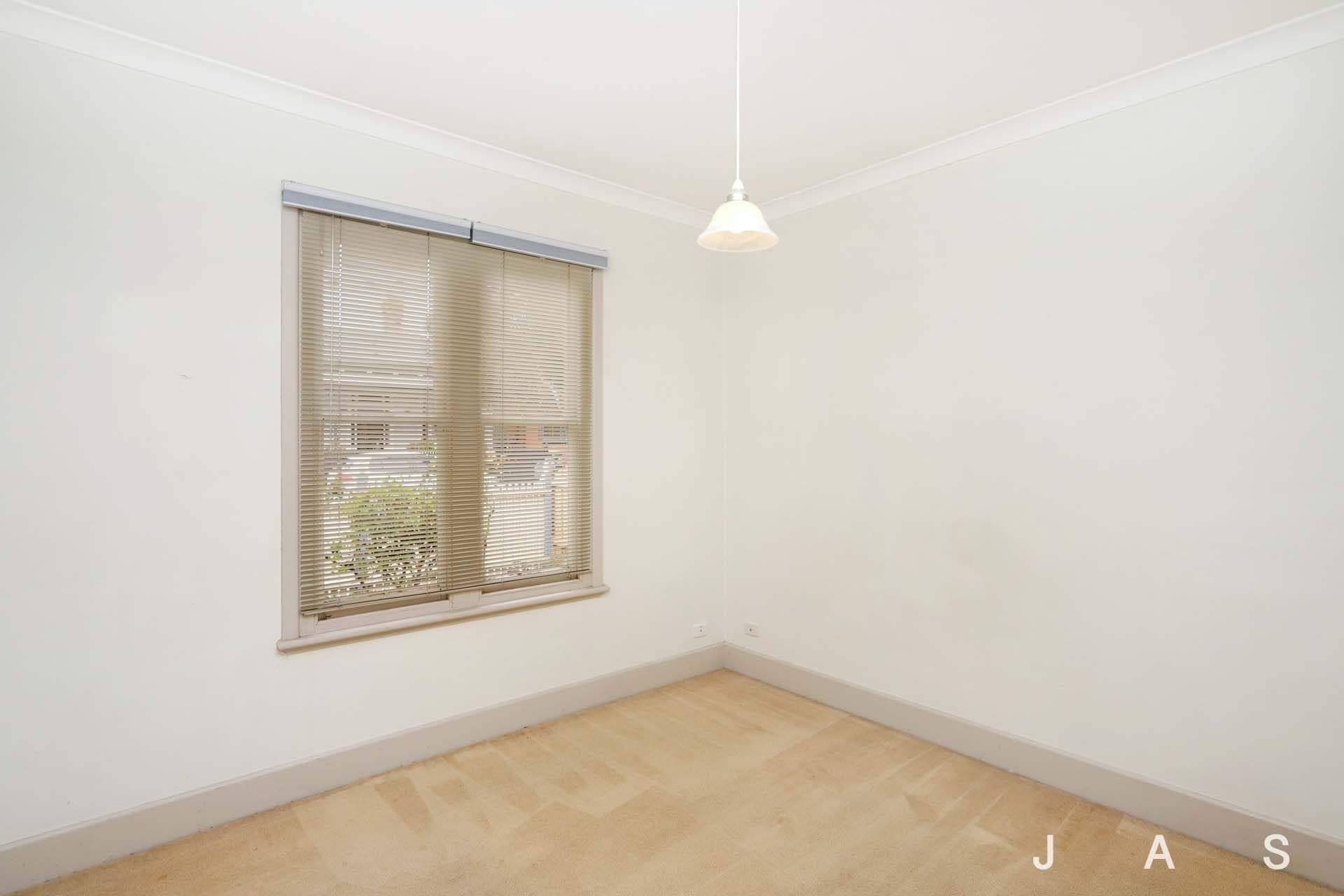 33 Leander Street, Footscray, Footscray - Thumbnail 4