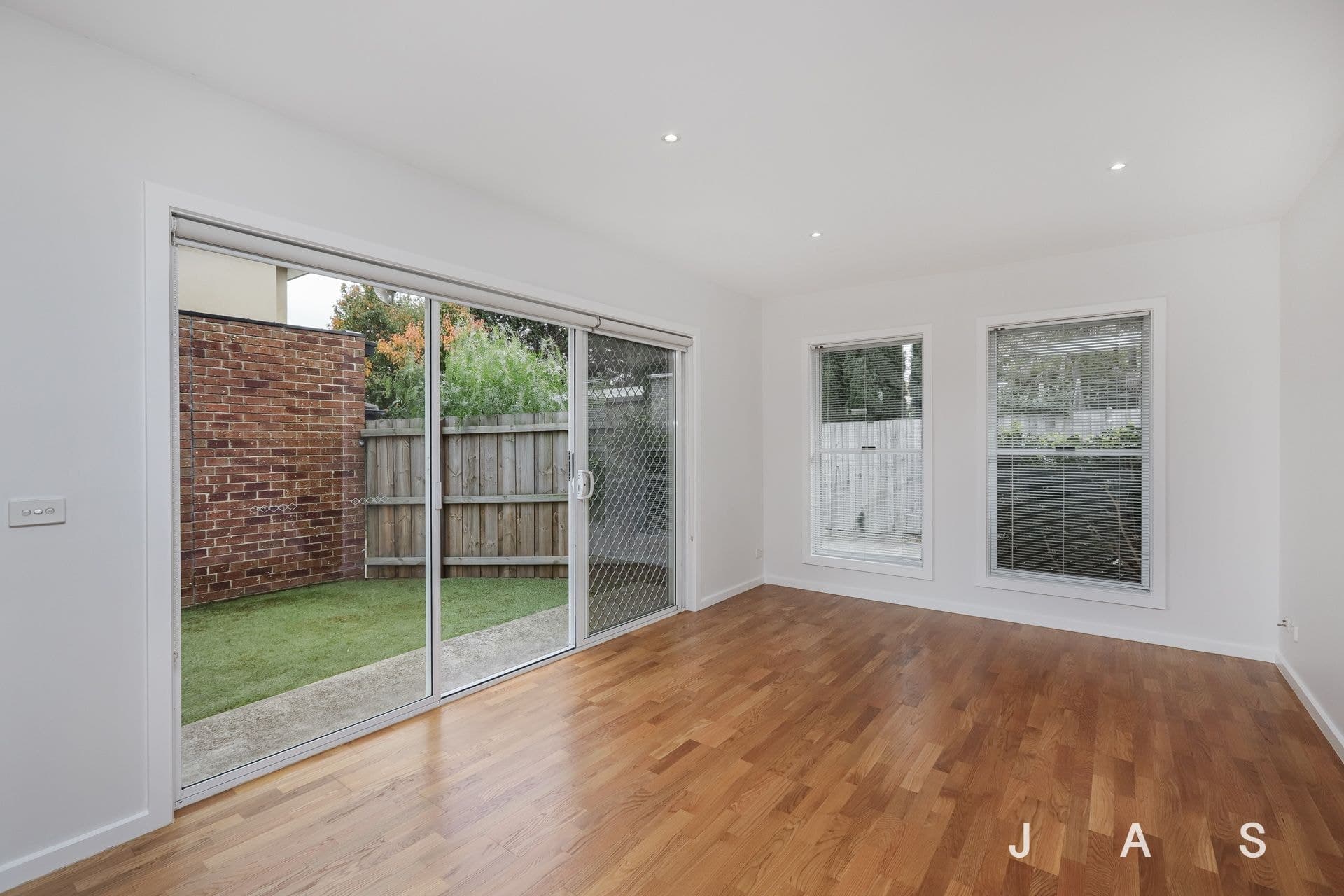 2/8 Govan Street Footscray VIC, Footscray - Thumbnail 4