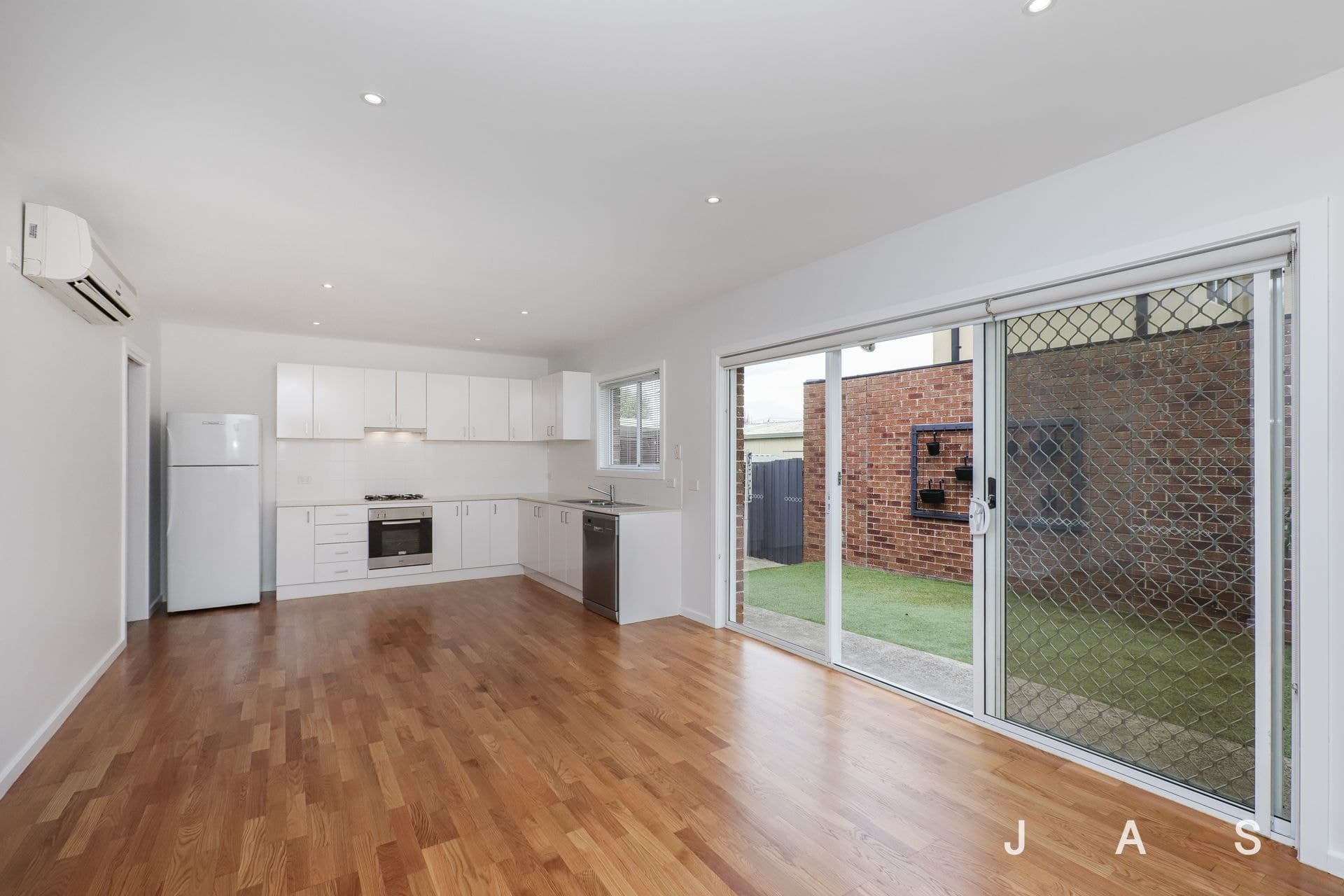 2/8 Govan Street Footscray VIC, Footscray - Thumbnail 7