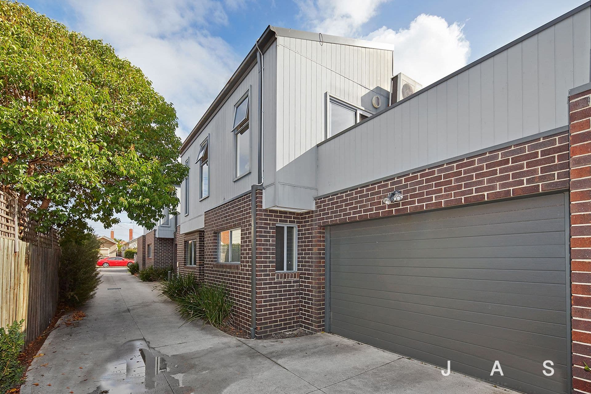 2/27 Gordon Street Footscray VIC, Footscray - Thumbnail 2