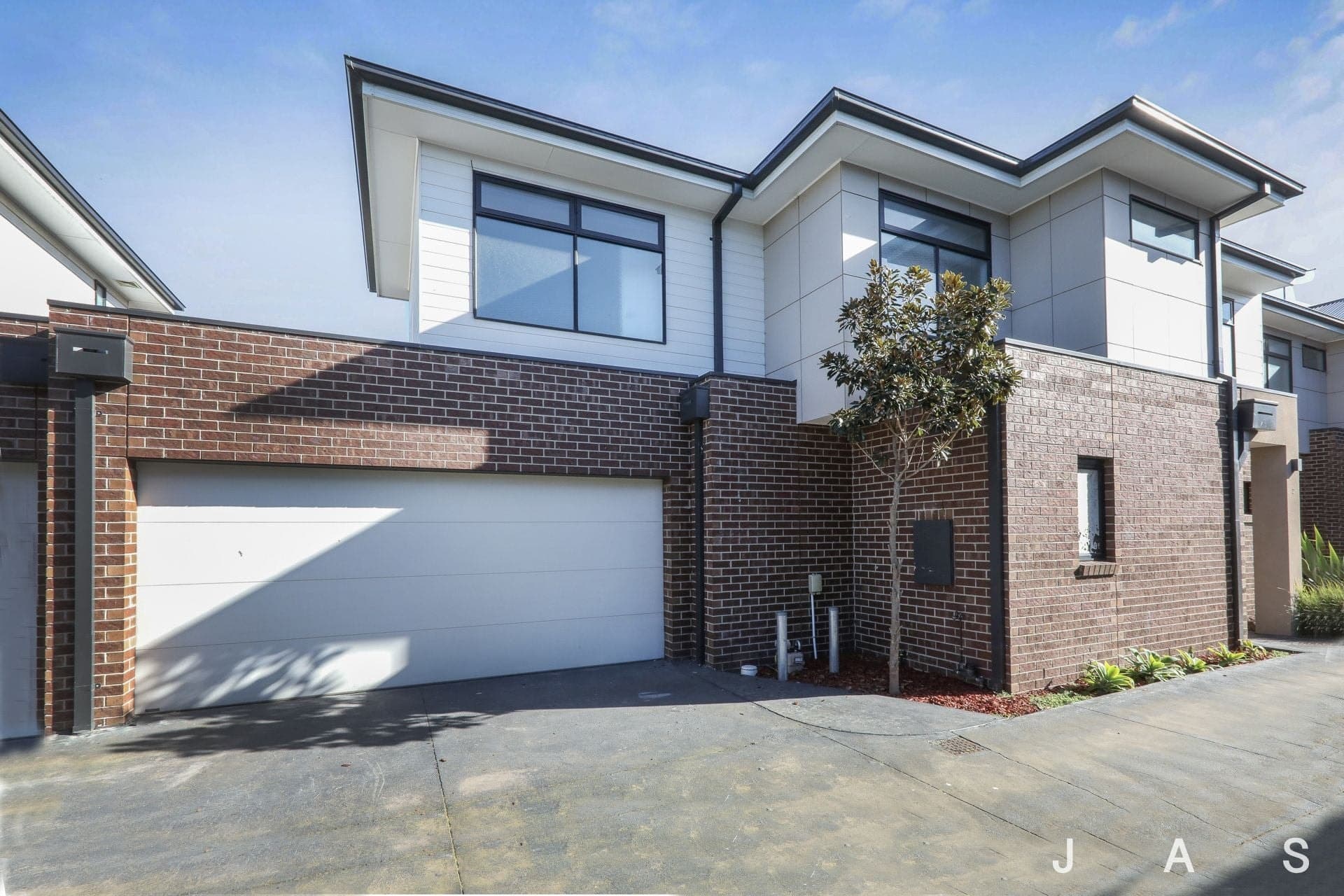 2/3 Clarendon Parade West Footscray VIC, West Footscray - Thumbnail 2