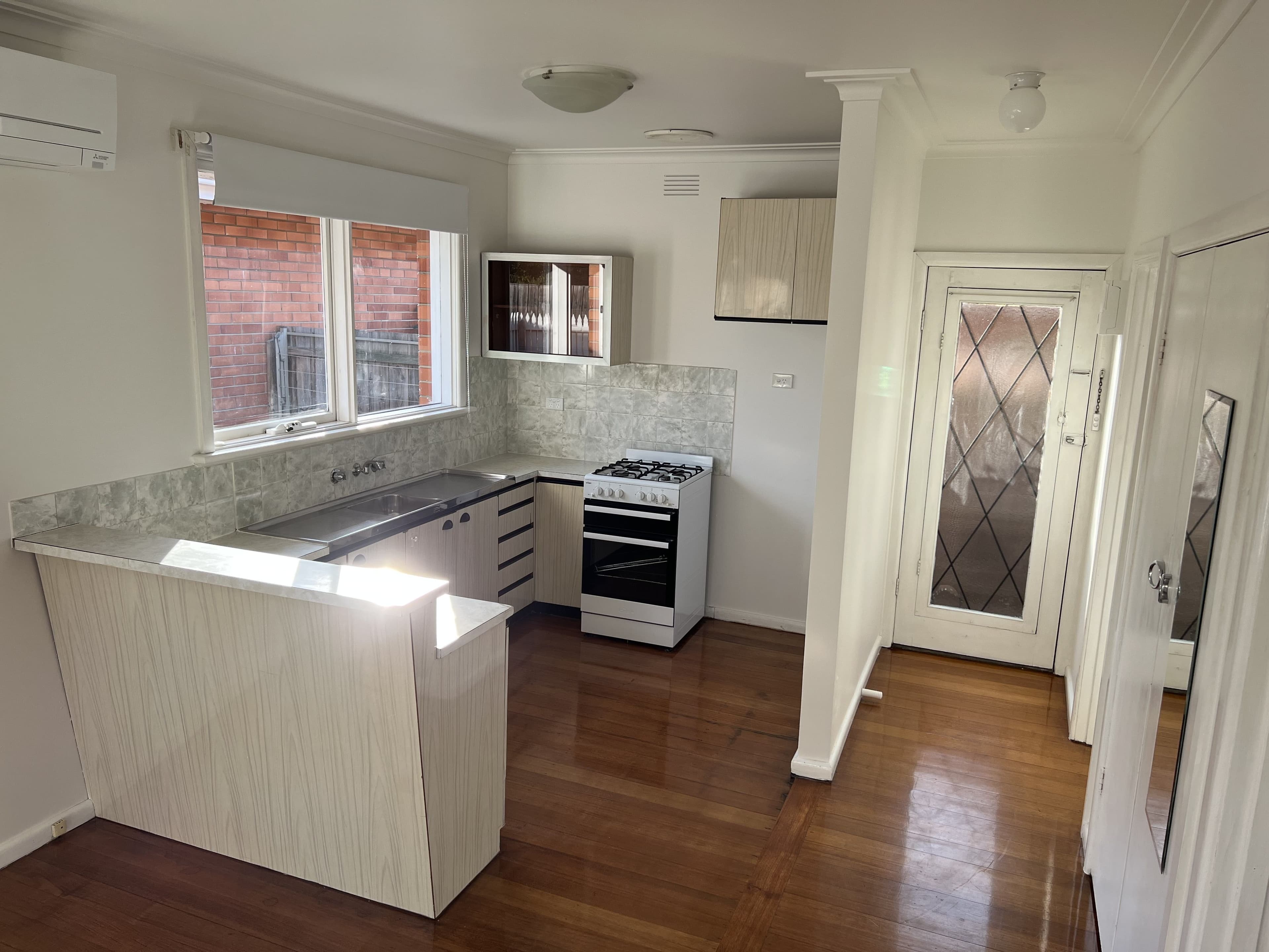 2/10 Peel Street Newport VIC, Newport - Thumbnail 4