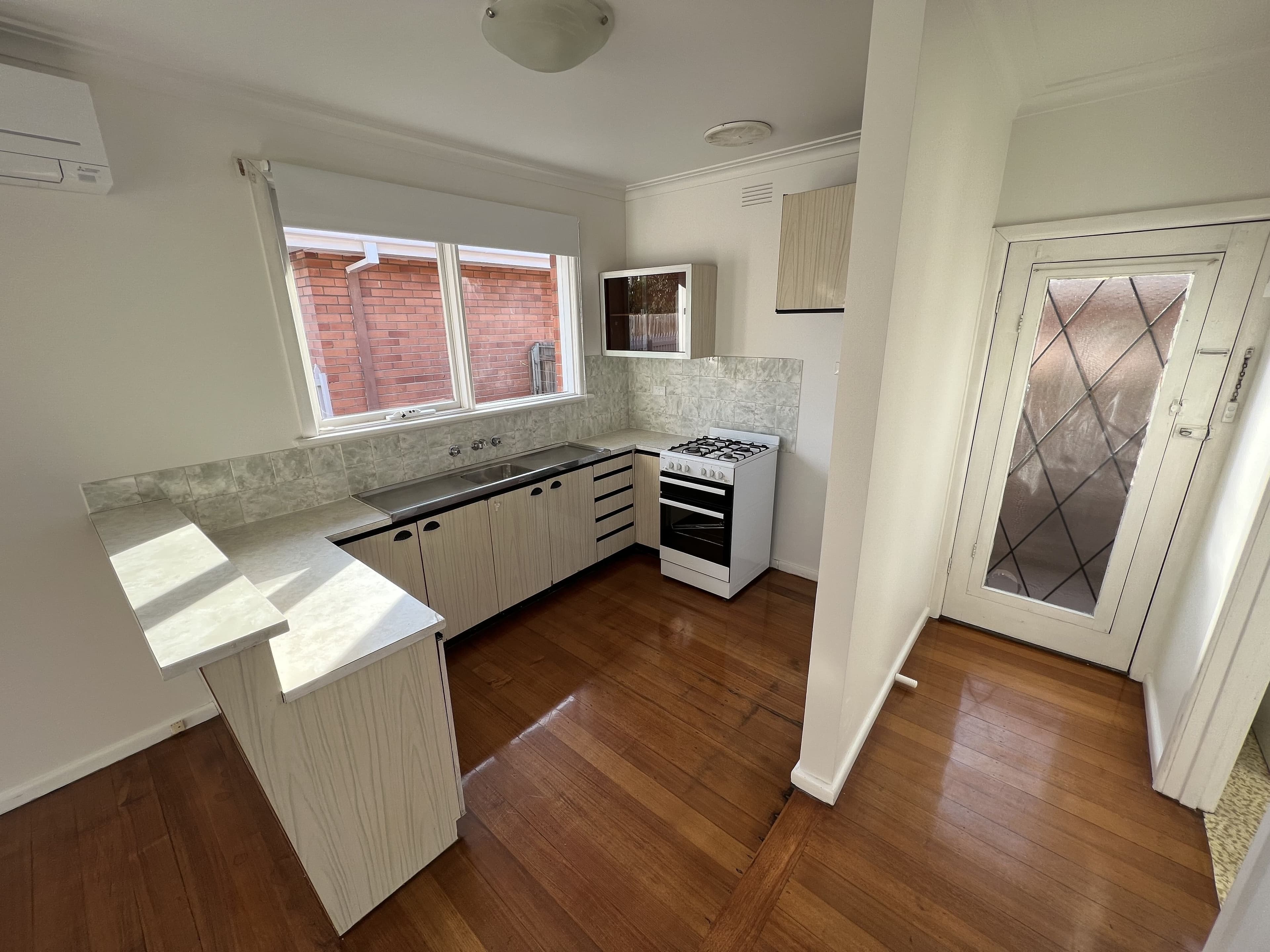 2/10 Peel Street Newport VIC, Newport - Thumbnail 5