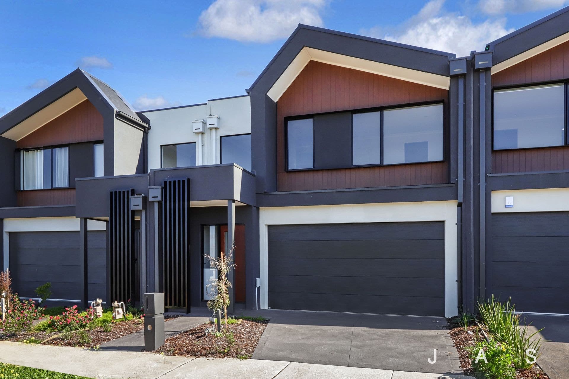 100 Verona Crescent Fraser Rise VIC, Fraser Rise - Thumbnail 2