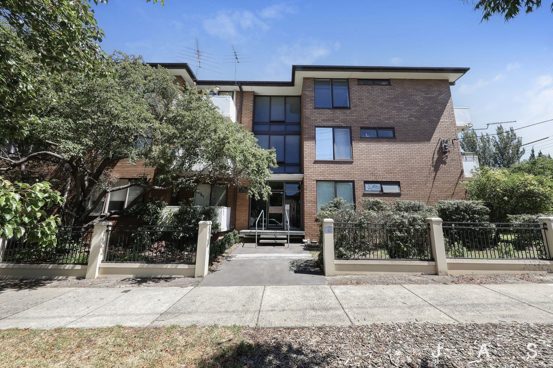 1/49 Napier Street Footscray VIC, Footscray - Thumbnail 2