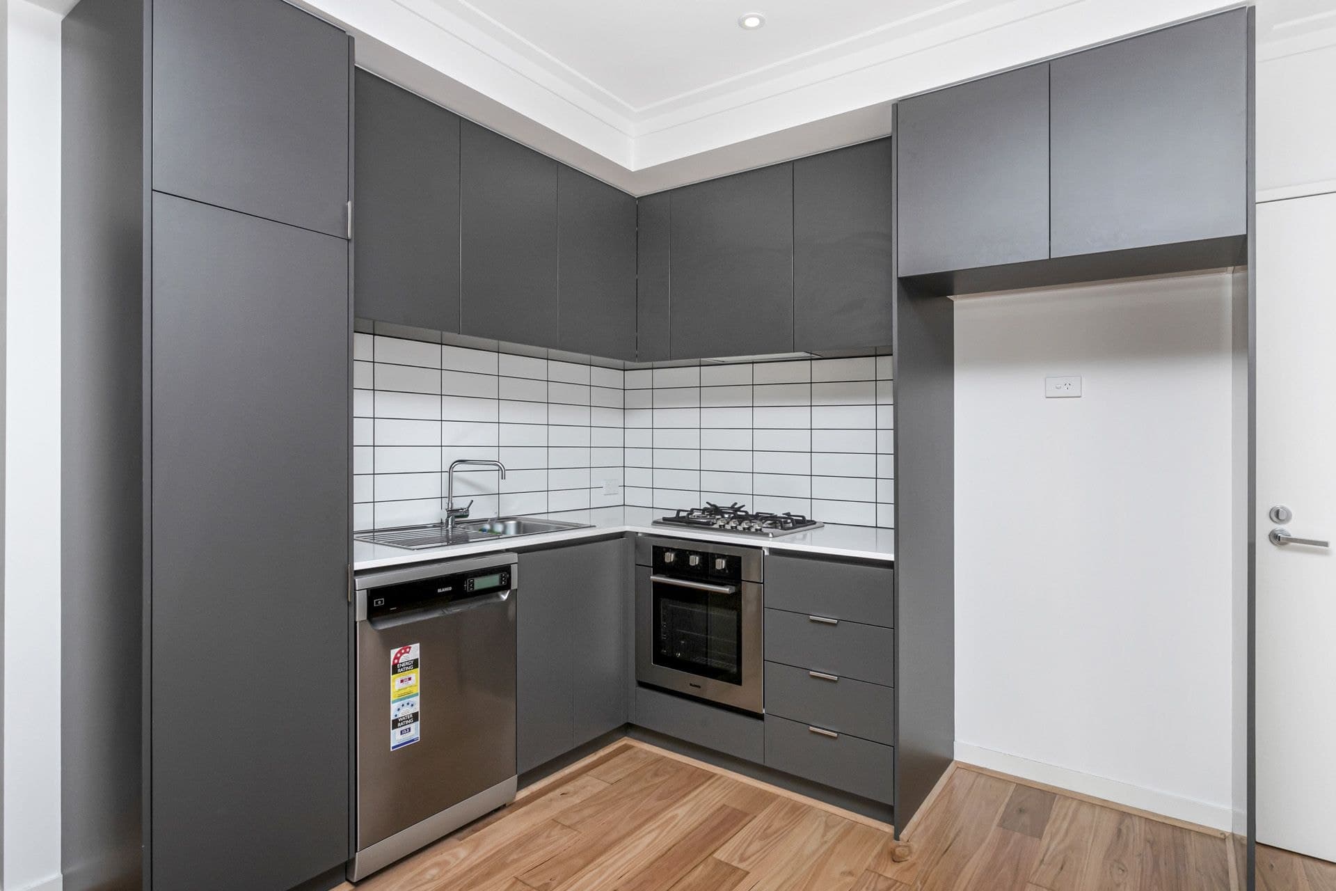 208/26 Beaurepaire Parade Footscray VIC, Footscray - Thumbnail 3