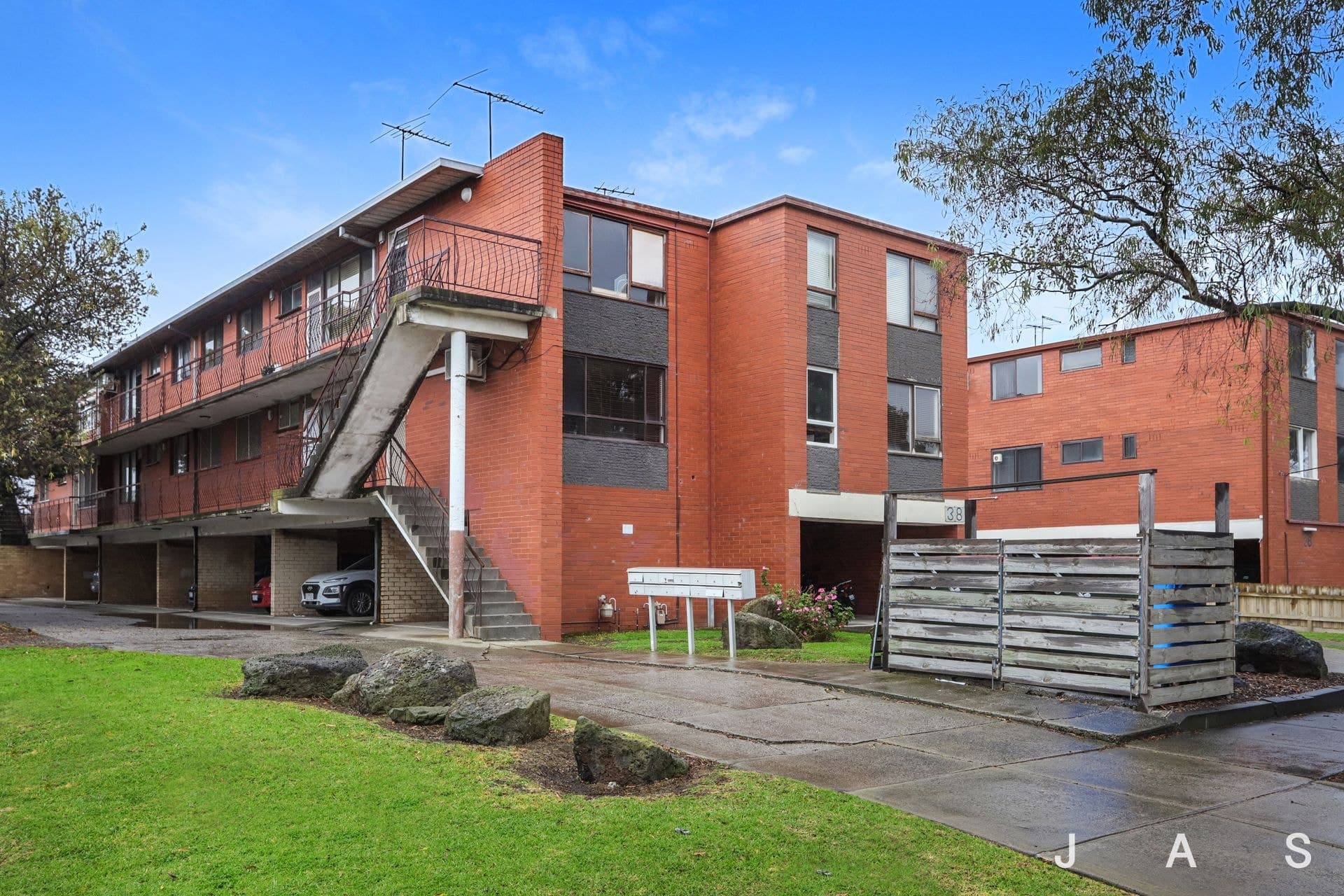 1/38 Hampton Parade West Footscray VIC, West Footscray - Thumbnail 2
