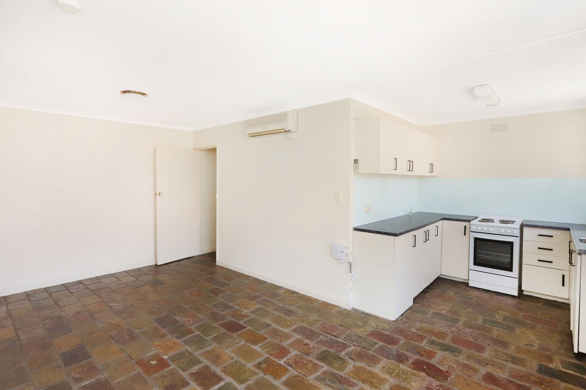 8/58 Mason Street Newport VIC, Newport - Thumbnail 3