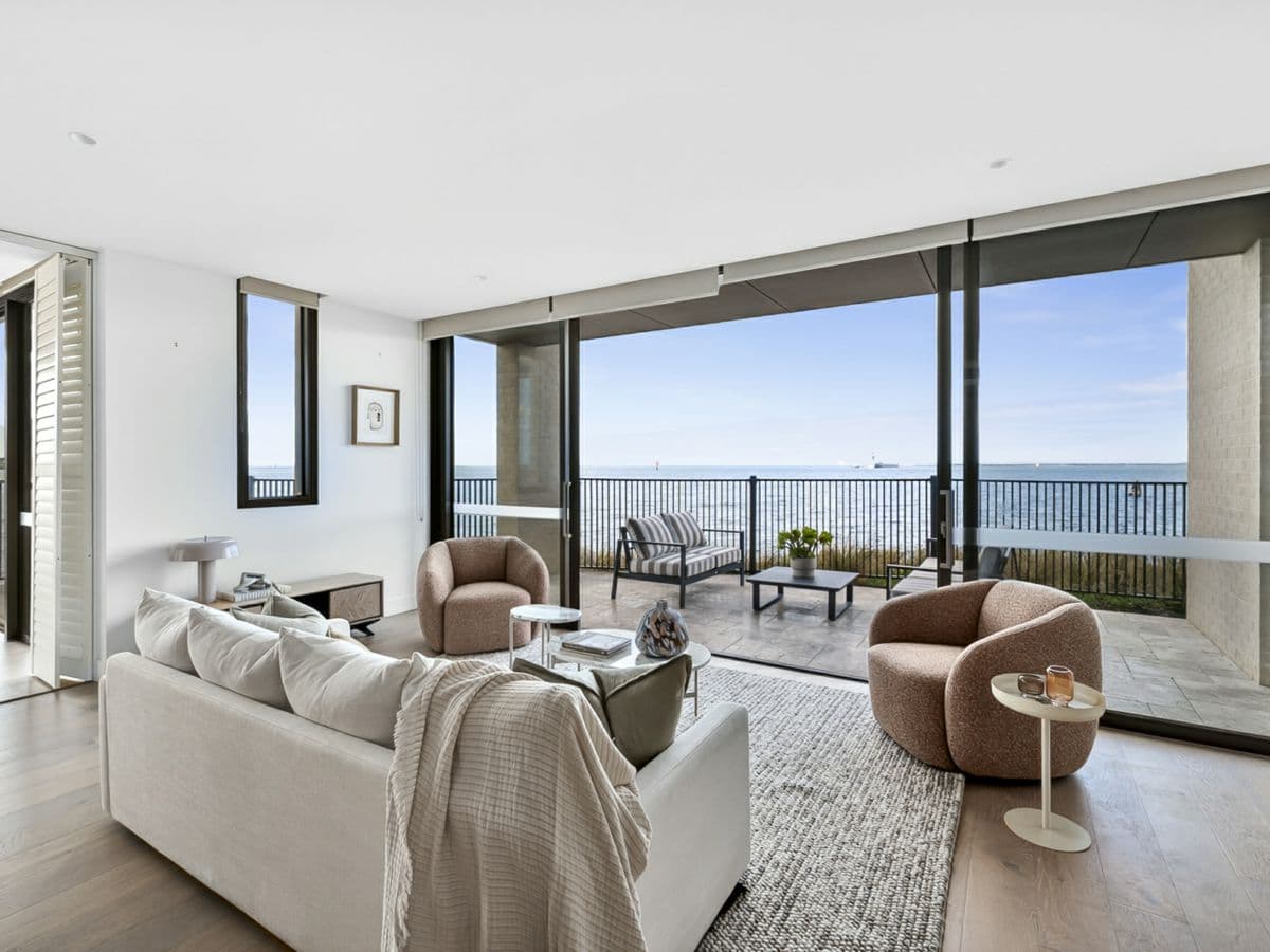 1/32 Lady Nelson Drive, RIPPLESIDE, Rippleside - Thumbnail 2