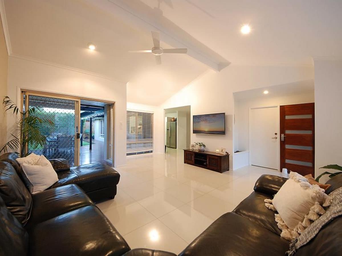 8 Pintail Crescent, BURLEIGH WATERS, Burleigh Waters - Image 1