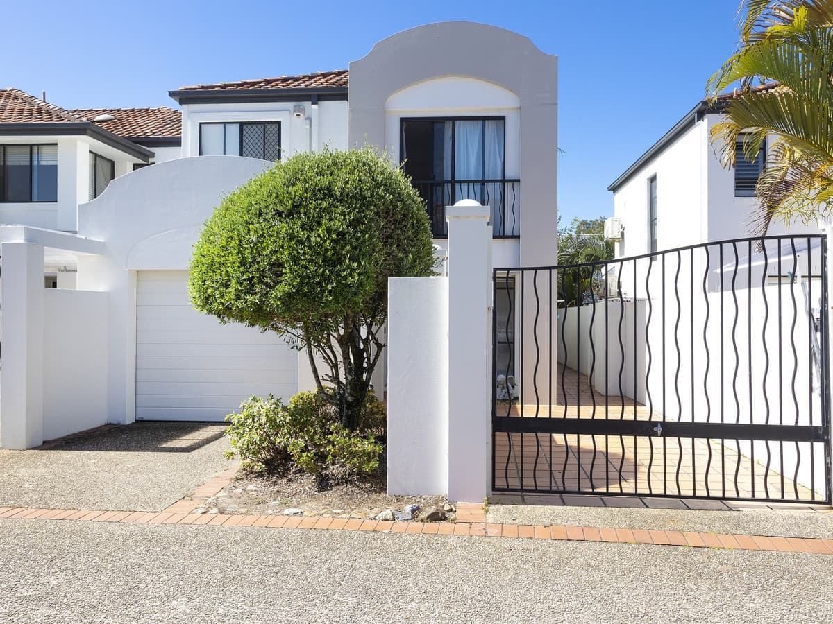 301/2214 Gold Coast Highway, Mermaid Waters, Mermaid Waters - Thumbnail 2