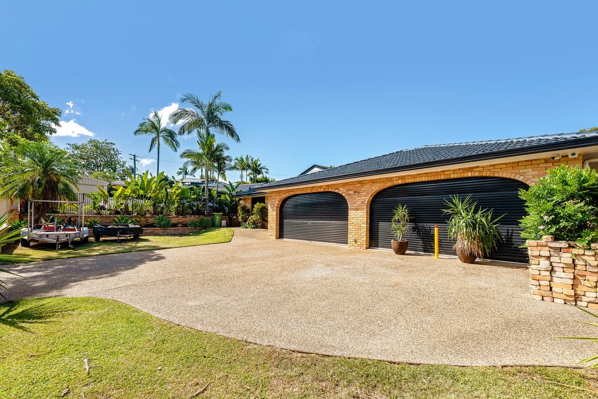 15 Whitehead Drive, BURLEIGH WATERS, Burleigh Waters - Thumbnail 2