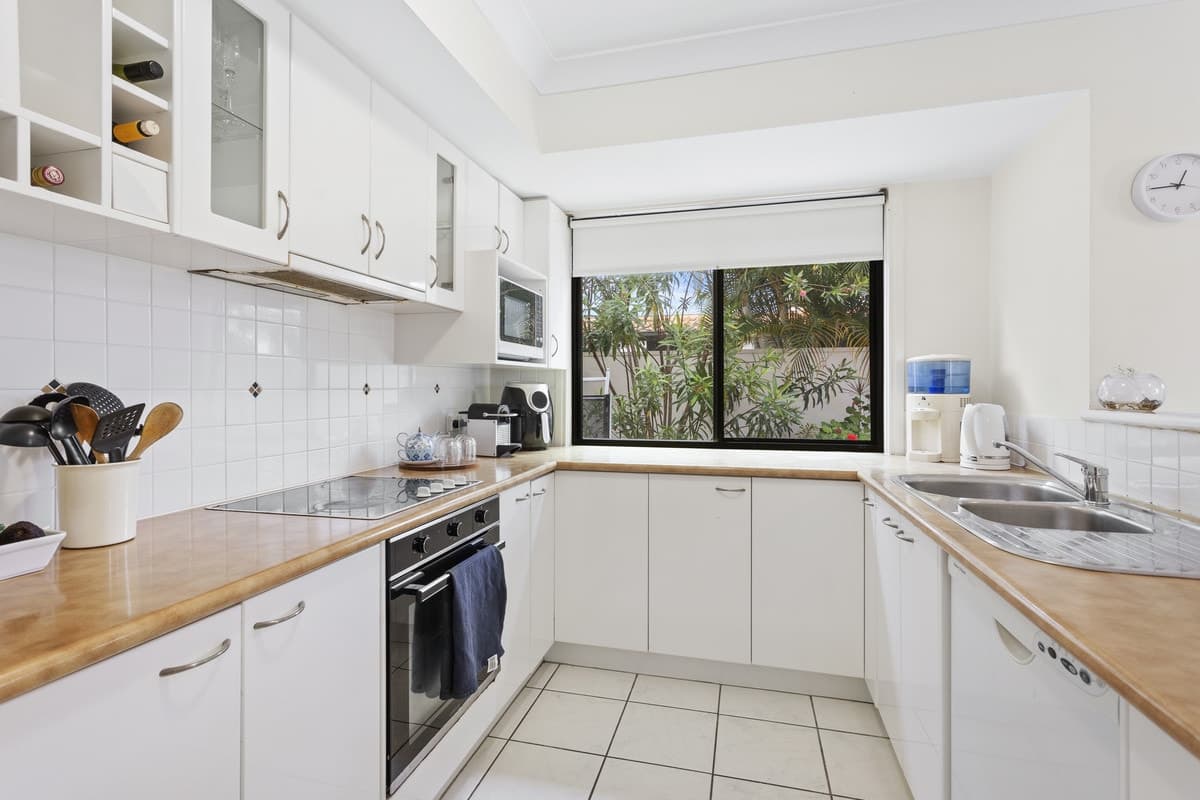1801/2214 Gold Coast Highway, Mermaid Waters, Mermaid Waters - Thumbnail 5