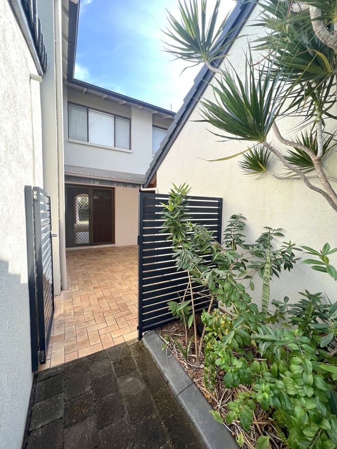 1/2 Dunlop Court, Mermaid Waters, Mermaid Waters - Thumbnail 5