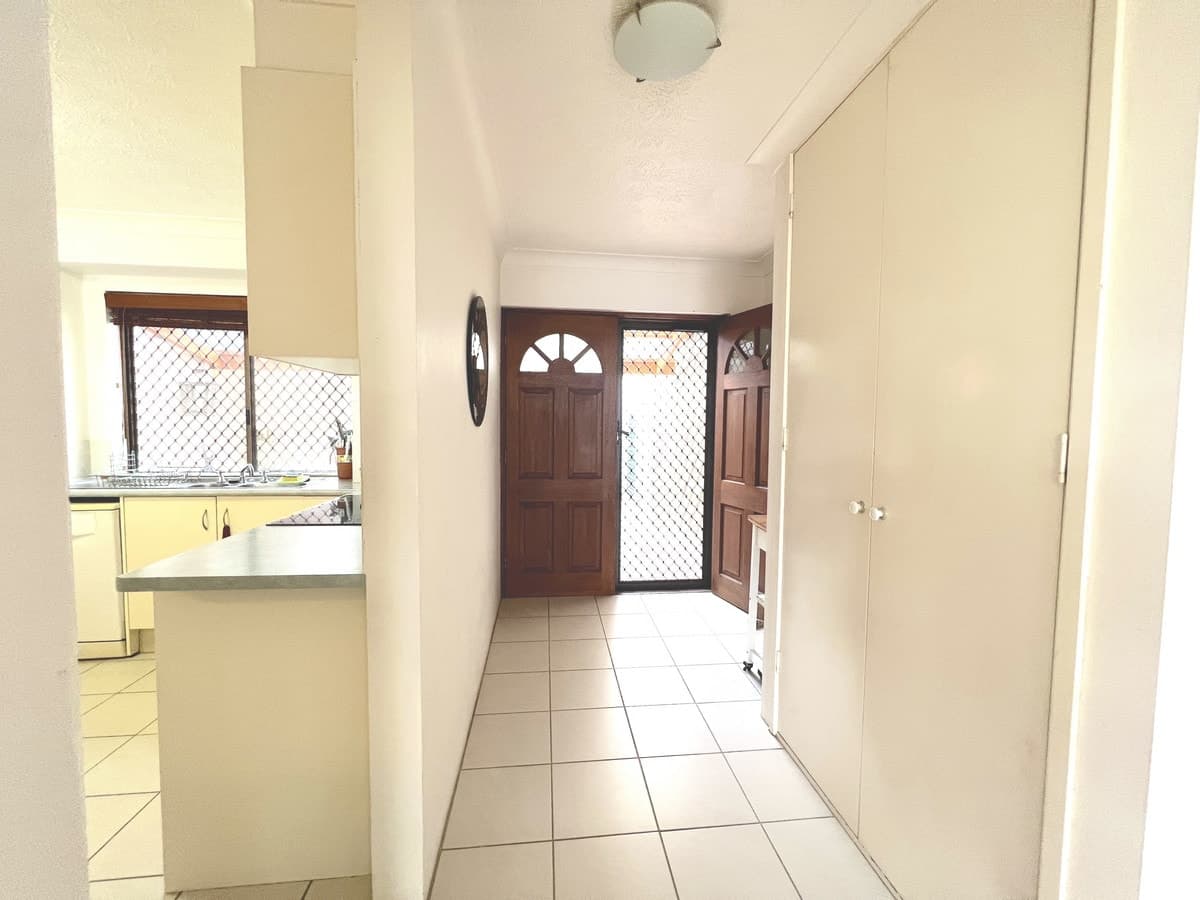 1/2 Dunlop Court, Mermaid Waters, Mermaid Waters - Thumbnail 7