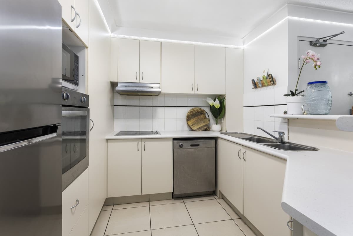11/27 Wharf Road, Surfers Paradise, Surfers Paradise - Thumbnail 4
