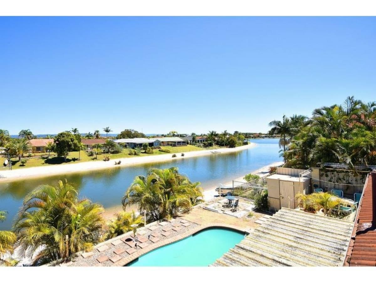 43 Kingfisher Crescent, BURLEIGH WATERS, Burleigh Waters - Image 1