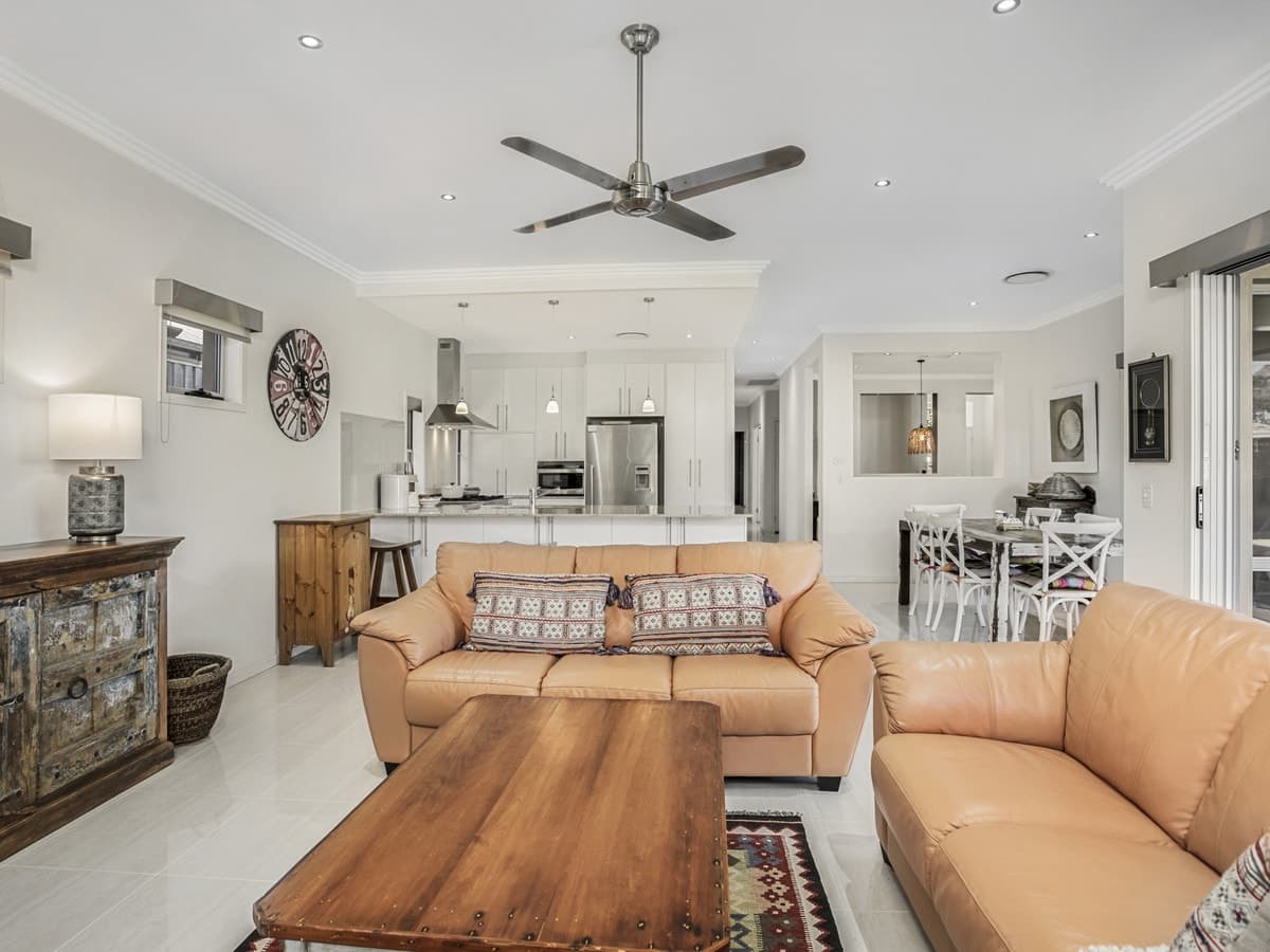 15 York Creek Crescent, Reedy Creek, Reedy Creek - Thumbnail 2
