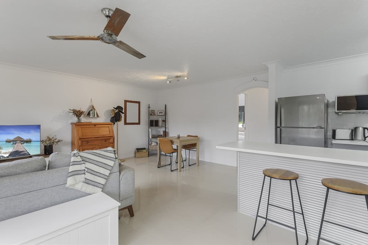 6/4 Rolan Court, Palm Beach, Palm Beach - Image 1