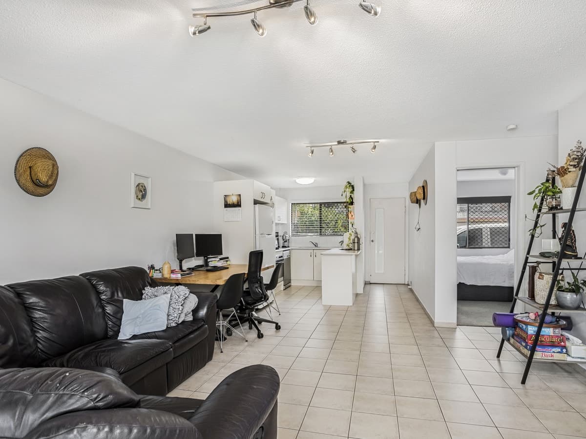 2/20 Peter Parade, Mermaid Waters, Mermaid Waters - Image 1