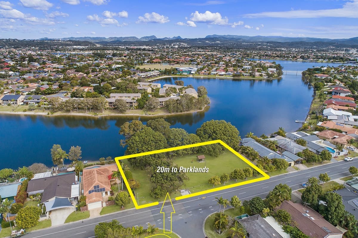 33 Honeyeater Drive, BURLEIGH WATERS, Burleigh Waters - Thumbnail 2
