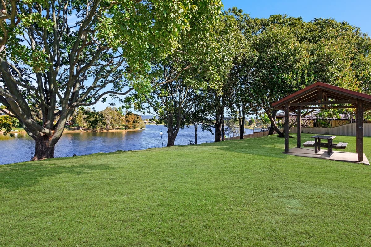 33 Honeyeater Drive, BURLEIGH WATERS, Burleigh Waters - Thumbnail 3