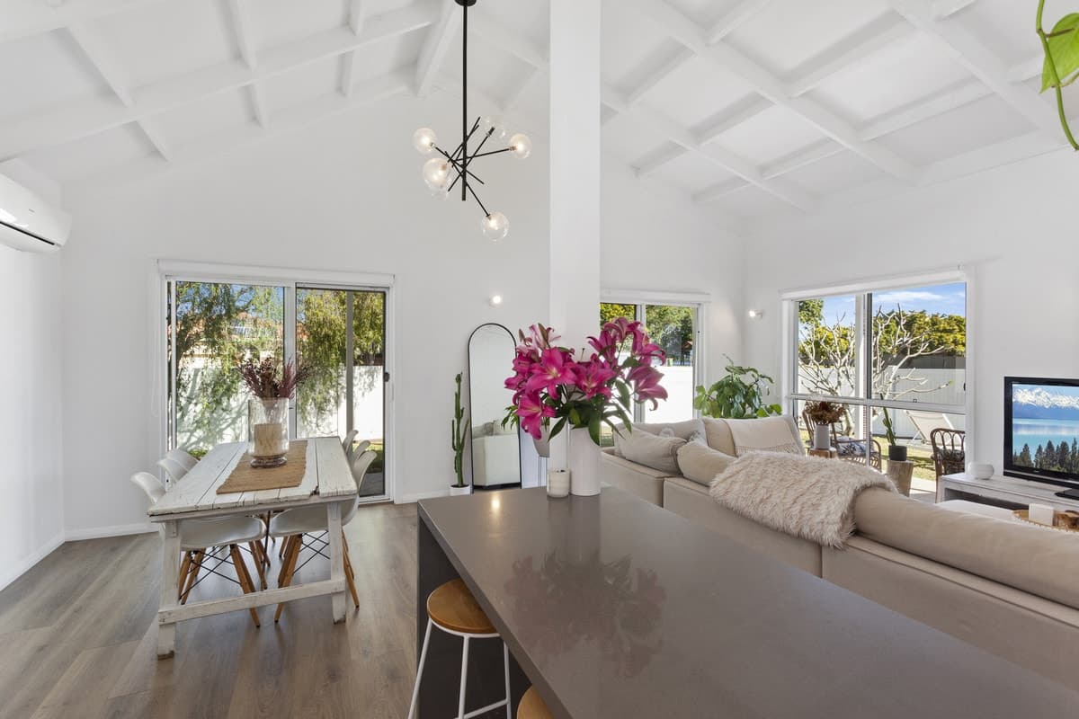 33 Honeyeater Drive, BURLEIGH WATERS, Burleigh Waters - Thumbnail 4