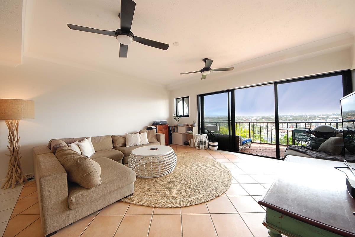 A18/1 Great Hall Drive, Miami, Miami - Image 1