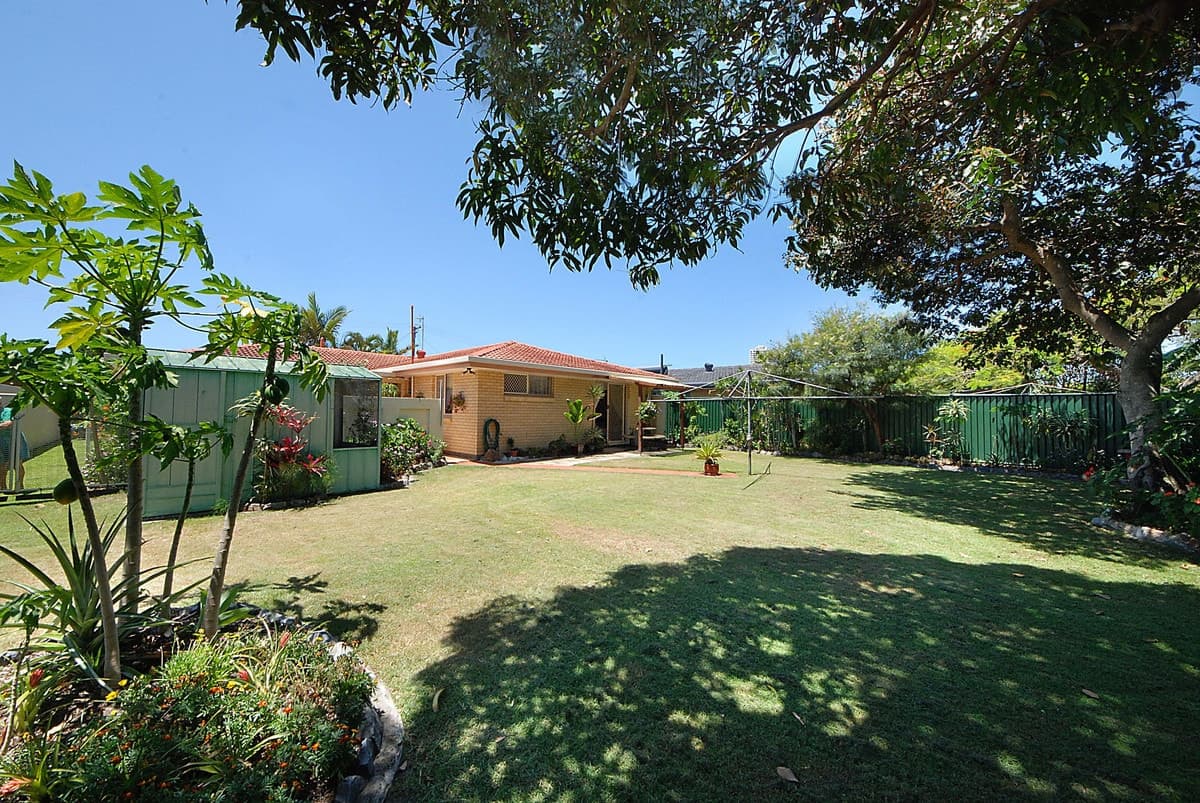 10 Curlew Crescent, Burleigh Waters, Burleigh Waters - Thumbnail 3