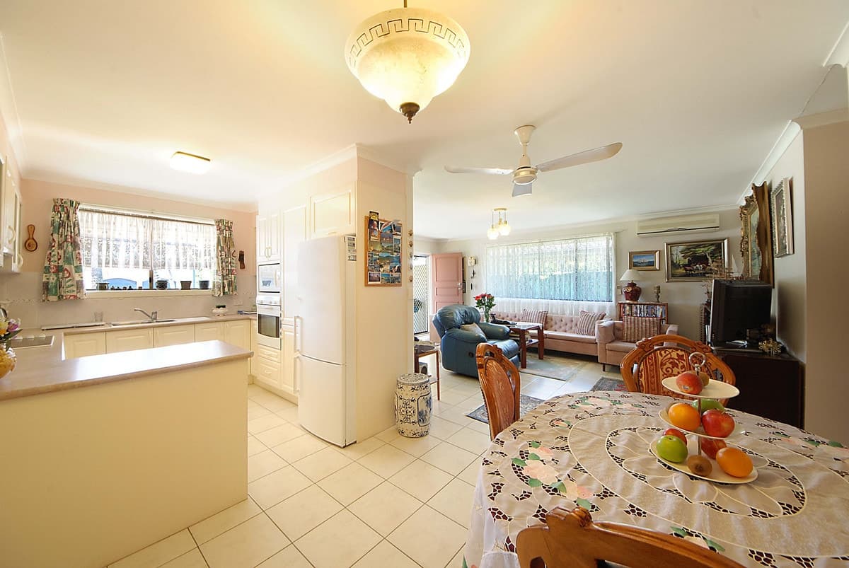 10 Curlew Crescent, Burleigh Waters, Burleigh Waters - Thumbnail 4