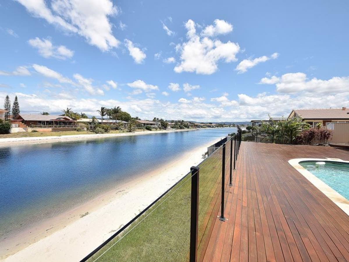 51 Pintail Crescent, BURLEIGH WATERS, Burleigh Waters - Thumbnail 2