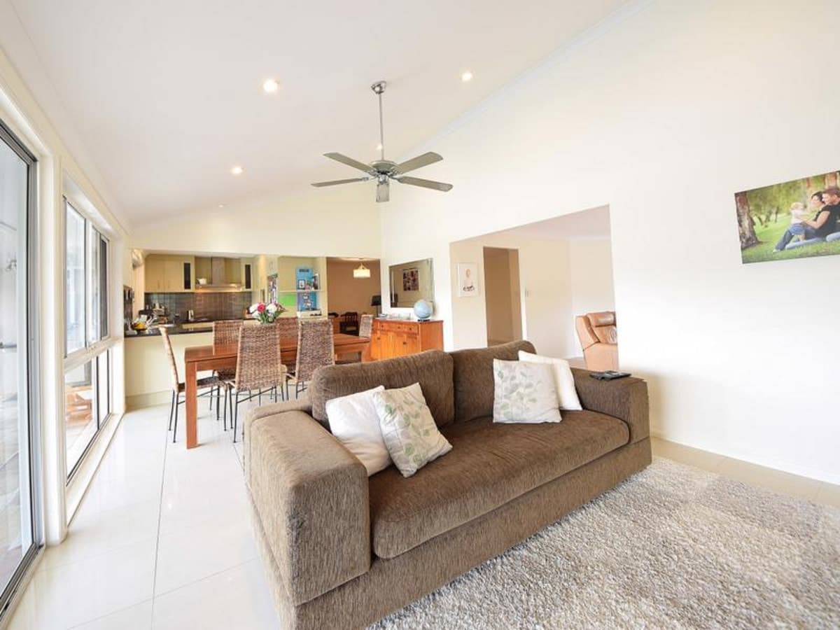 51 Pintail Crescent, BURLEIGH WATERS, Burleigh Waters - Thumbnail 3