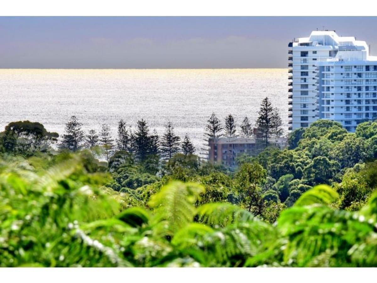 9 Vantage Point Drive, BURLEIGH HEADS, Burleigh Heads - Thumbnail 2