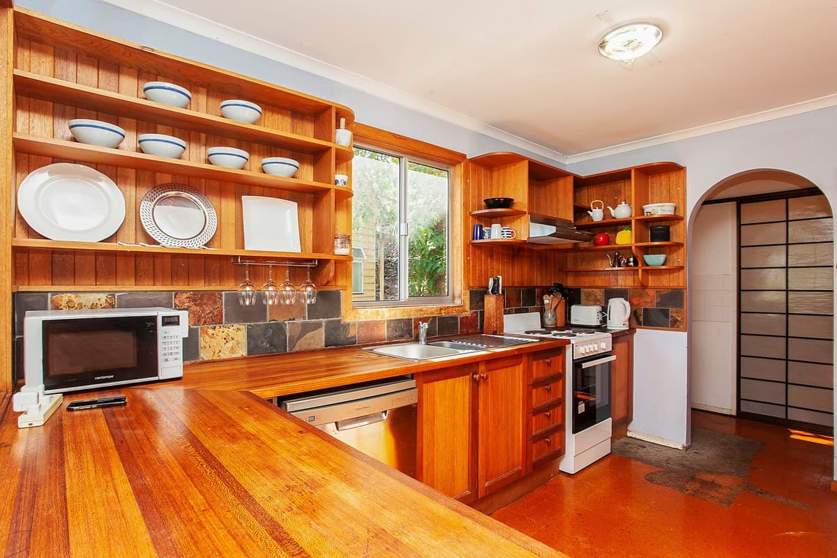 124 Ocean Parade, Burleigh Heads, Burleigh Heads - Thumbnail 4