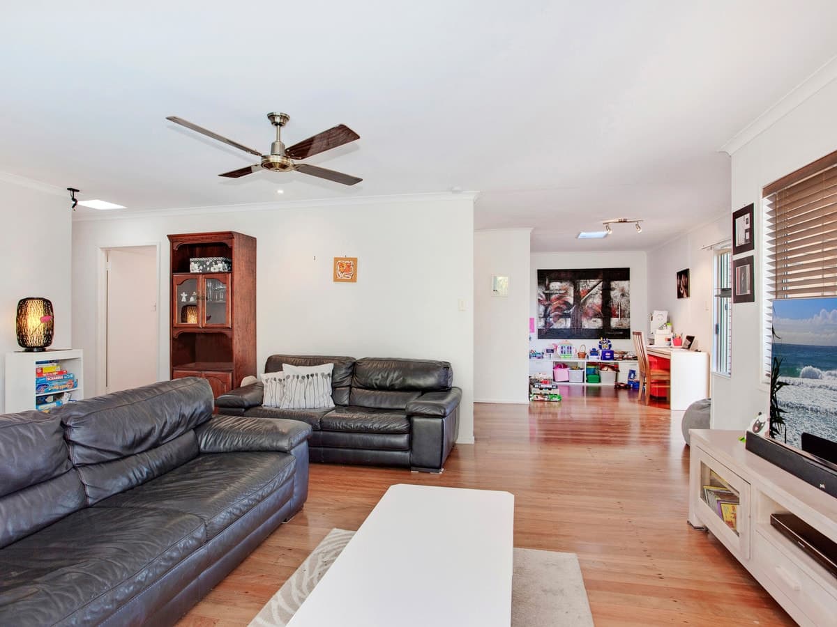 27 Banksia Broadway, Burleigh Waters, Burleigh Waters - Thumbnail 5